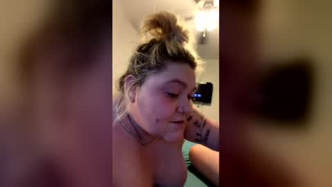 Snapshot of keilei22 chatting on 05/18/26, 01:13 keilei22 online show from 05/18/26, 01:13