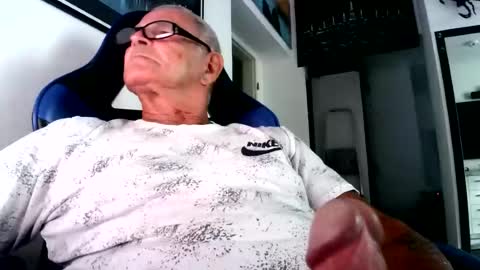 Snapshot of keinewill2504 chatting on 07/27/26, 10:33 keinewill2504 online show from 07/27/26, 10:33