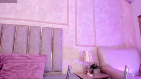 keirahartz online show from 12/23/25, 03:59