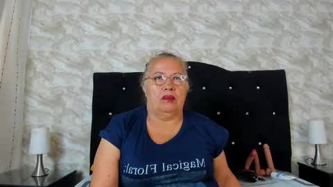 Snapshot of keiralennox chatting on 10/20/25, 11:32   online show from 10/20/25, 11:32