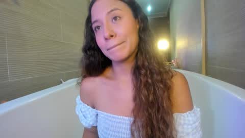 Snapshot of keiry_gonzalez11_aws chatting on 09/21/25, 01:40 keiry_gonzalez11_aws online show from 09/21/25, 01:40