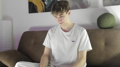 Snapshot of keithcozart1337 chatting on 10/18/25, 03:35 Mark online show from 10/18/25, 03:35