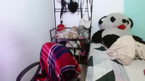 Snapshot of keity_russo03 chatting on 12/17/25, 08:48 annie rosse16 online show from 12/17/25, 08:48