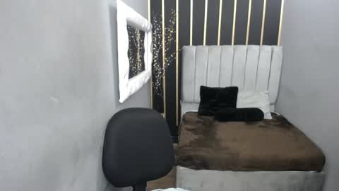  K E I Z Y  online show from 12/12/24, 12:12