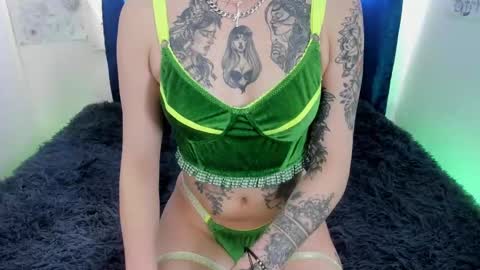 Keket online show from 09/25/25, 08:34