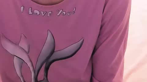 Snapshot of kellefox chatting on 10/28/25, 08:40 Linda online show from 10/28/25, 08:40