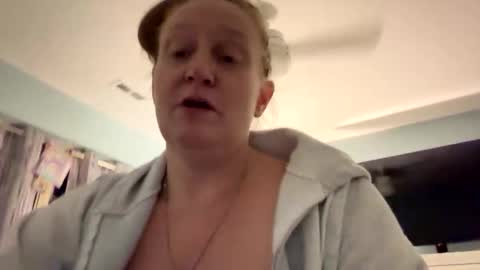 Snapshot of kellilyn10 chatting on 04/01/26, 05:52 kellilyn10 online show from 04/01/26, 05:52