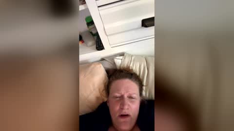 Snapshot of kellilyn1081187 chatting on 03/21/26, 10:57 kellilyn1081187 online show from 03/21/26, 10:57