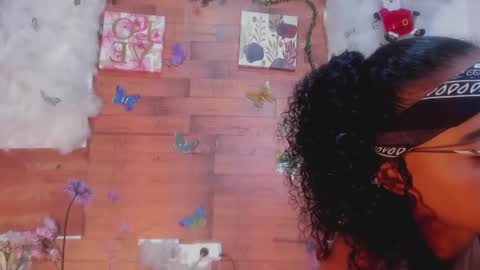 kelly__thomson online show from 12/19/24, 03:29