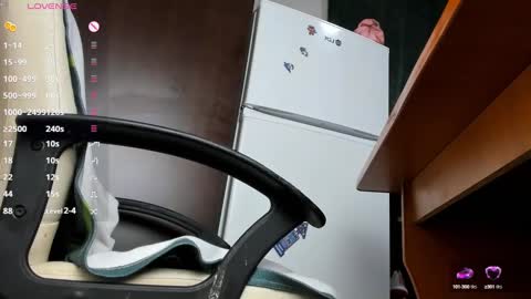 Snapshot of kelly_case18 chatting on 12/26/24, 11:54 KELLY online show from 12/26/24, 11:54