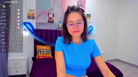 Snapshot of kelly_cuutie chatting on 09/23/25, 12:24 Kelly online show from 09/23/25, 12:24