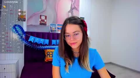 Snapshot of kelly_cuutie chatting on 09/25/25, 12:47 Kelly online show from 09/25/25, 12:47