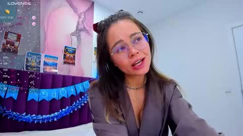 Snapshot of kelly_cuutie chatting on 10/04/25, 12:52 Kelly online show from 10/04/25, 12:52