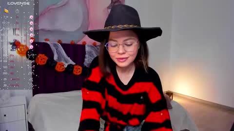 Snapshot of kelly_cuutie chatting on 10/25/25, 01:02 Kelly online show from 10/25/25, 01:02