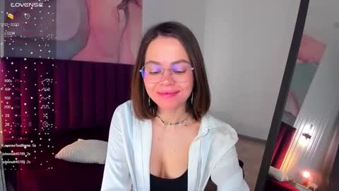 Snapshot of kelly_cuutie chatting on 11/13/25, 01:15 Kelly online show from 11/13/25, 01:15