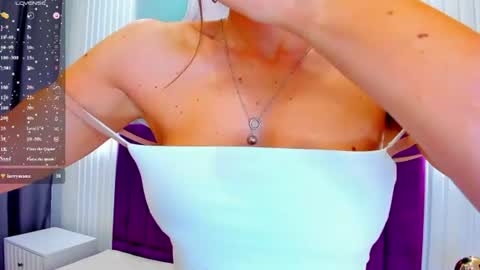 Snapshot of kelly_cuutie chatting on 07/07/26, 07:23 Kelly online show from 07/07/26, 07:23
