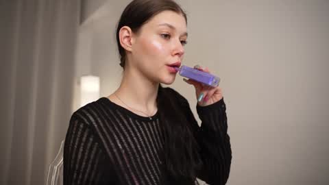 Snapshot of kelly_ember chatting on 01/08/25, 01:52 KELLY online show from 01/08/25, 01:52