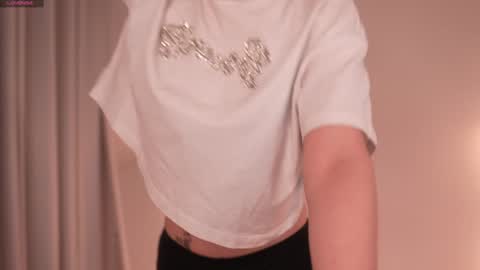 Snapshot of kelly_ember chatting on 02/08/25, 02:27 KELLY online show from 02/08/25, 02:27