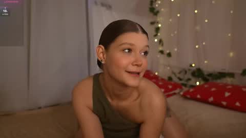 Snapshot of kelly_ember chatting on 09/25/25, 02:32 KELLY online show from 09/25/25, 02:32