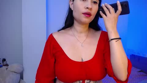 Snapshot of kelly_richardson1 chatting on 02/21/25, 11:32 elena online show from 02/21/25, 11:32