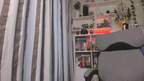 Leia online show from 10/15/25, 06:57