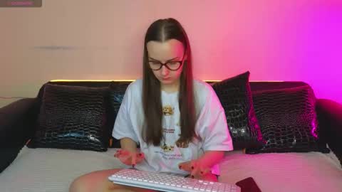 Snapshot of kellycartie chatting on 10/14/25, 12:06 Im Kelly online show from 10/14/25, 12:06