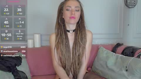 Snapshot of kellyfouler chatting on 12/08/24, 07:32 KellyFouler online show from 12/08/24, 07:32