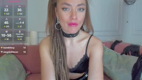 Snapshot of kellyfouler chatting on 12/15/24, 01:43 KellyFouler online show from 12/15/24, 01:43