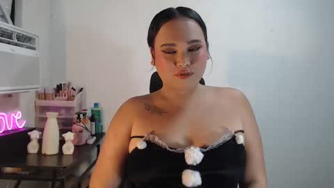 Snapshot of kellys_hot_assxx chatting on 05/27/26, 10:45 KELLY MCDOLEN online show from 05/27/26, 10:45