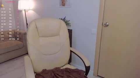 Snapshot of kellystarlight chatting on 02/11/25, 10:37 Kelly online show from 02/11/25, 10:37