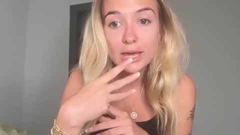 Snapshot of kelseyblu chatting on 05/17/26, 12:08 Kelsey Blu online show from 05/17/26, 12:08