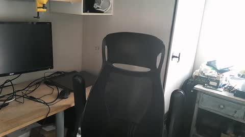 Snapshot of kelvin06133 chatting on 02/13/25, 10:44 kelvin06133 online show from 02/13/25, 10:44