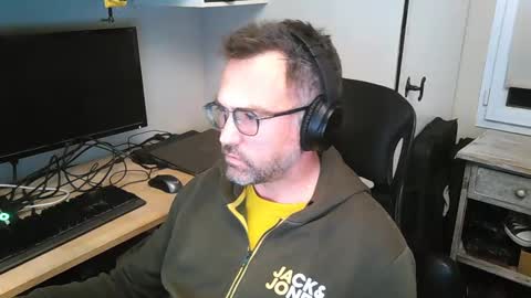 Snapshot of kelvin06133 chatting on 02/19/25, 11:14 kelvin06133 online show from 02/19/25, 11:14