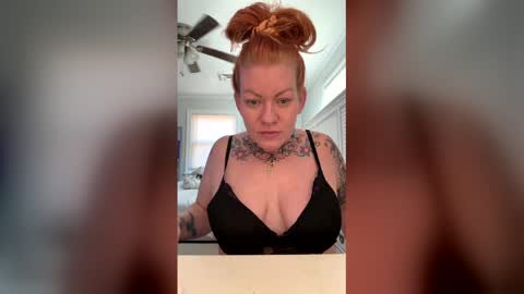 Snapshot of kelzblowswoods chatting on 12/22/25, 03:53 kelzblowswoods online show from 12/22/25, 03:53