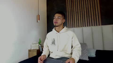   online show from 02/03/25, 02:25