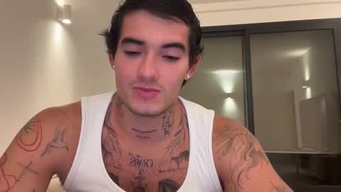 Snapshot of kenboyea_ chatting on 09/15/25, 07:25 luis carlos esteban online show from 09/15/25, 07:25