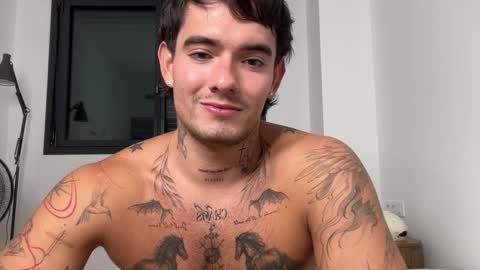 Snapshot of kenboyea_ chatting on 10/08/25, 05:43 luis carlos esteban online show from 10/08/25, 05:43