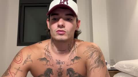Snapshot of kenboyea_ chatting on 10/25/25, 03:51 luis carlos esteban online show from 10/25/25, 03:51