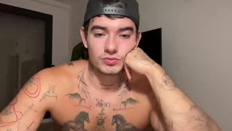 Snapshot of kenboyea_ chatting on 10/27/25, 05:28 luis carlos esteban online show from 10/27/25, 05:28