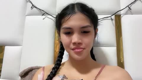 kendal_06 online show from 11/17/25, 07:47