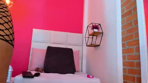 Snapshot of kendal_sexy3 chatting on 09/18/25, 12:29 Camila online show from 09/18/25, 12:29