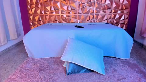 Snapshot of kendall23_ chatting on 12/31/24, 05:11 Kendall online show from 12/31/24, 05:11