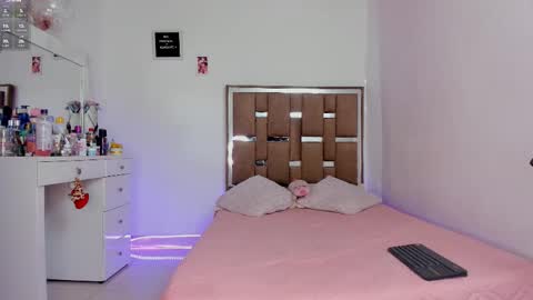 Kendall ewers online show from 11/29/25, 11:19