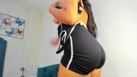 Snapshot of kendall_queen__ chatting on 02/21/26, 07:48 kendall queen online show from 02/21/26, 07:48