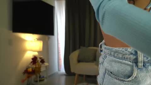 Snapshot of kendall_ruiiz chatting on 11/13/25, 09:03 Andrea online show from 11/13/25, 09:03