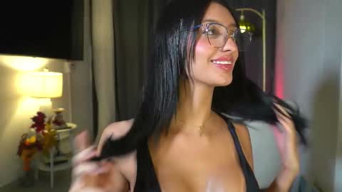 Snapshot of kendall_ruiiz chatting on 12/01/25, 10:59 Andrea online show from 12/01/25, 10:59