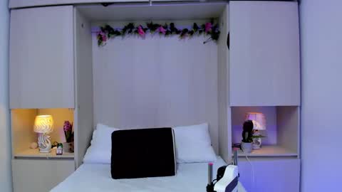 Snapshot of kendallrosse1 chatting on 12/27/24, 11:39 Kendal online show from 12/27/24, 11:39