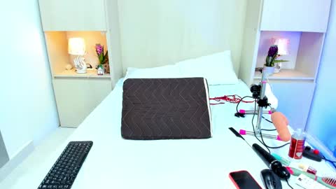 Snapshot of kendallrosse1 chatting on 12/27/24, 08:50 Kendal online show from 12/27/24, 08:50