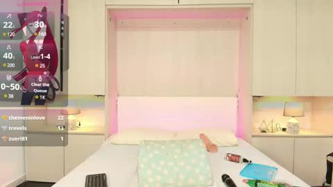 Snapshot of kendallrosse1 chatting on 02/28/25, 07:48 Kendal online show from 02/28/25, 07:48