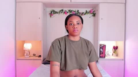 Snapshot of kendallrosse1 chatting on 10/14/25, 04:13 Kendal online show from 10/14/25, 04:13